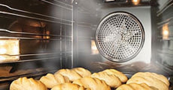 Come funziona il forno a vapore? Quali sono le caratteristiche e le sue  funzionalità?