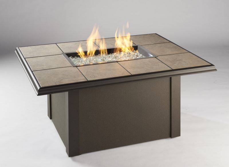 Tavolo-camino Napa Valley Crystal Fire Pit Table by The Outdoor GreatRoom Company