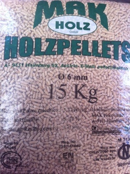 L'immagine raffigura un pacco di pellet da 15 kg della marca Mak Holz