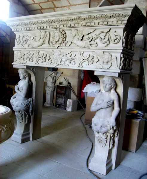 Restauro di un caminetto in pietra leccese del periodo del barocco del Salento
