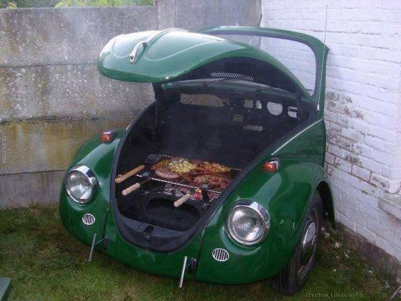 Il barbecue pi&ugrave; strano del mondo nel cofano di un Maggiolone